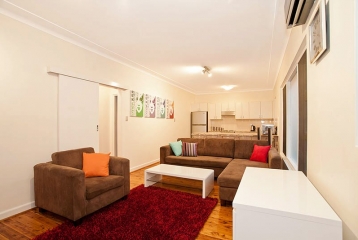 FURNISHED 2 BEDROOM APARTMENT IN LIFESTYLE LOCATION!